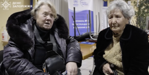 «Залишилися лише з торбинками»: з-під обстрілів на Запоріжжі евакуювали літню родину (ВІДЕО)