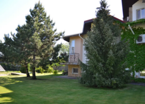 Під Запоріжжям продають будинок з прибутком до 9 тисяч доларів на рік (ФОТО)