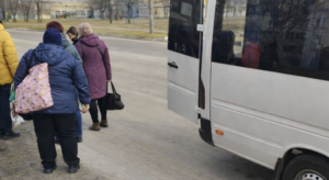 В Запорожье из маршрутного автобуса во время движения выпал пассажир (ФОТО)