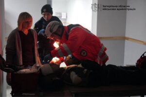 Увеличилось число пострадавших в результате удара по терминалу «Новой почты» в Запорожье (ФОТО)