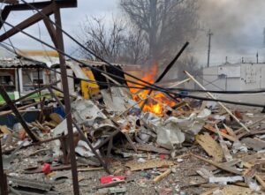 Эвакуация продолжается: полицейские вывезли 10 человек из прифронтовых районов Запорожья (ФОТО)