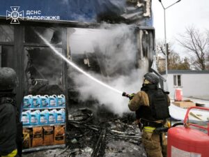 Запорожье под обстрелом: за сутки вспыхнуло шесть пожаров после ударов противника (ФОТО)