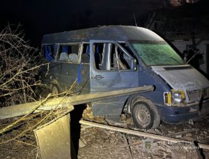 Сотні ударів по мирним жителям: поліція евакуювала 11 мешканців на Запоріжжі (ФОТО)