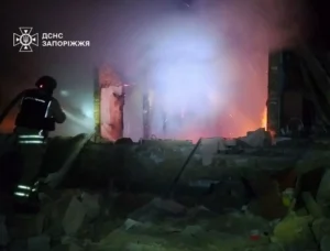Вражеская атака в Запорожье: один человек погиб, спасательные работы продолжаются (ФОТО)