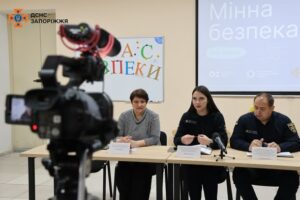 У Запоріжжі рятувальники масово навчали людей мінної безпеки