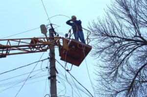 Понад 45 тисяч без світла: Запоріжжя оговтується після негоди і нових атак