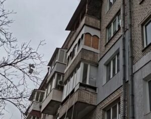 Последствия вражеских атак в Запорожье: в двух районах города повреждены многоэтажные дома