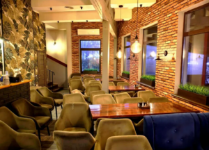 В центре Запорожья сдается в аренду двухэтажный ресторан с летней террасой (ФОТО)