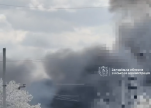 У Запоріжжі після прильоту спалахнула пожежа: є постраждалі (ФОТО, ВІДЕО)