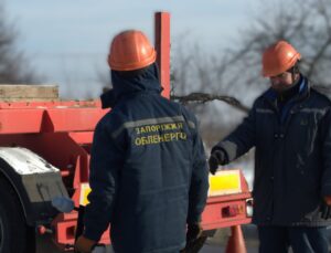 Кабмин отметил труд запорожских энергетиков, выплатив им надбавки за чрезвычайно сложные условия работы