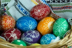 Сколько яиц готовить на Пасху и в какие цвета их красить: традиции и советы