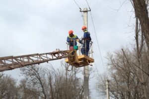 Енергетики 16 разів за місяць відновлювали світло в Біленьківській громаді під обстрілами