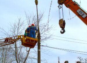 Тричі повертали світло в одні й ті самі села: що відбувається на Запоріжжі з електропостачанням