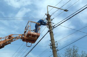 У трьох громадах Запорізького району повернули світло після 8 діб відключень