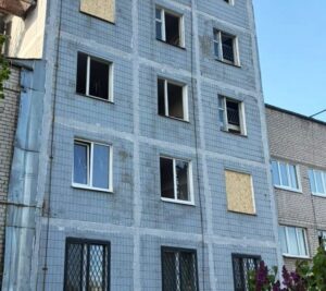 «Цілих вікон не залишилося»: у Запоріжжі ворожі удари двічі за добу пошкодили будівлю обленерго (ФОТО)