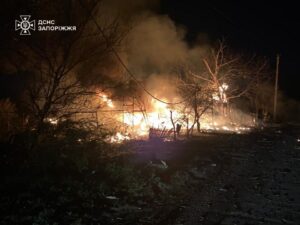 Рятувальники ліквідували наслідки обстрілів у Запоріжжі та передмісті