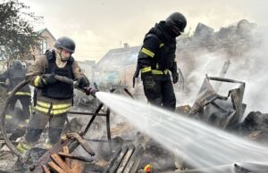 Пожар после взрывов: в Запорожье показали последствия атаки беспилотников (ФОТО, ВИДЕО)