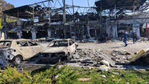 Як зранку виглядає зруйнована КАБом СТО в Запоріжжі (ВІДЕО)