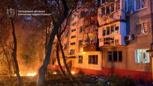 Обстріл Запоріжжя 29 травня: пошкоджені багатоповерхівки, дві жінки поранені (ФОТО)