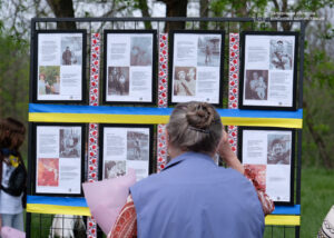 «Серце, що виховало Героя»: на Хортиці відкрили виставку про матерів полеглих Захисників України (ФОТО)