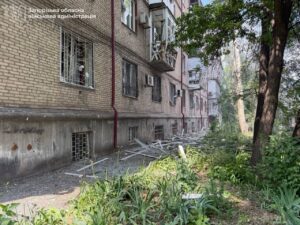 Удар по Запоріжжю: дрон влучив у супермаркет, поранені батько та 10-річний хлопчик (ФОТО, ВІДЕО)