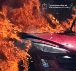FPV-дрон врезался в автомобиль в Запорожье: погибла 73-летняя женщина, ещё четверо человек получили ранения