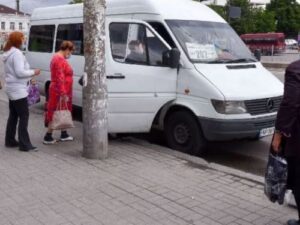 Из-за опасности для водителей в пригороде Запорожья отменили маршрутки