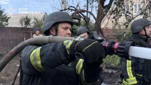 Спасатели показали последствия обстрелов Запорожья и окрестностей (ФОТО)
