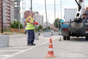У Запоріжжі почали встановлювати антидронові сітки на зупинках: як посилюють захист містян (ФОТО)