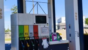 В Запорожье на крупнейшей сети АЗС снизились цены на бензин и дизельное топливо (ФОТО)