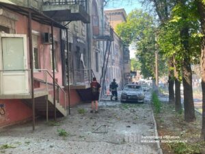 У Запоріжжі пролунали вибухи: що відомо про новий удар по місту (ФОТО)