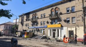 Утро после удара: что происходит в районе Центрального рынка Запорожья после атаки дронов (ВИДЕО)