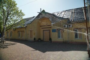 Враг охотится на мирных жителей: в Кушугуме дроны атаковали автомобили, трое человек получили ранения
