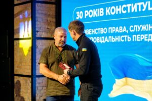 Працювали під обстрілами і продовжували тримати енергосистему: енергетики Запоріжжя отримали державні нагороди (ФОТО)