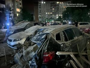 У Запоріжжі вночі КАБ влучив в 9-ти поверхівку: як виглядає будинок зранку (ВІДЕО)