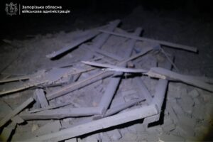 Десятки зруйнованих будинків і поранені в Запоріжжі: що відомо про наслідки вечірньої атаки на місто