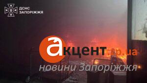 За добу у Запоріжжі та передмісті спалахнули вісім пожеж: горіли склади, господарчі споруди та автомобіль (ФОТО)