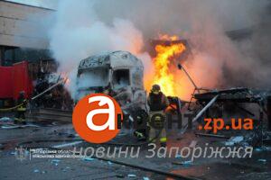 В результате ударов по Запорожью повреждены 16 многоэтажных домов в трёх районах города