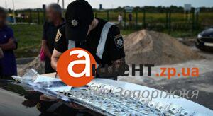Обещал вывезти мужчин за границу за 6000 долларов: в Запорожской области задержали военнослужащего (ФОТО)