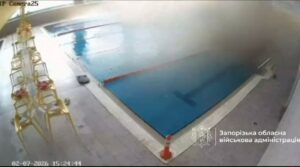 Опубліковано момент удару по басейну фітнес-центру в Запоріжжі: там тренувалися люди (ВІДЕО)