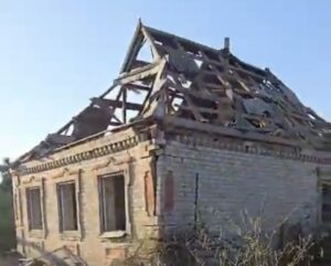 «Евакуюйтеся вчасно, бо буває запізно»: волонтери показали, як сьогодні живе Комишуваха під ударами РФ (ВІДЕО)