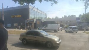 У Запоріжжі внаслідок атаки дронів пошкоджено склад магазину, багатоповерхівку та фітнес-центр (ФОТО, ВІДЕО)