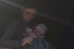 «Замість колискових — вибухи»: волонтери евакуювали тримісячне немовля із прифронтового села на Запоріжжі (ВІДЕО)
