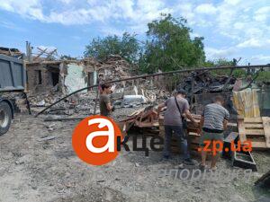 Наслідки авіаудару по Запоріжжю: як виглядає Космічний район після прильоту КАБ (ФОТО, ВІДЕО)