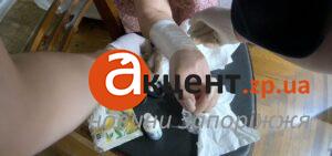Успели вовремя: в Запорожье патрульные спасли женщину, которая хотела покончить с собой (ВИДЕО)
