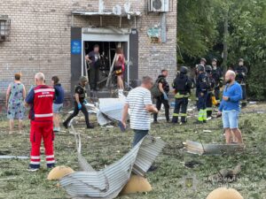 Обстріли Запоріжжя та передмістя: 14 пожеж, один загиблий та 28 поранених за добу