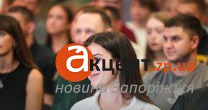 «Значно менше молоді хоче виїжджати»: у Запоріжжі зібрали близько 80 молодих лідерів (ФОТО)